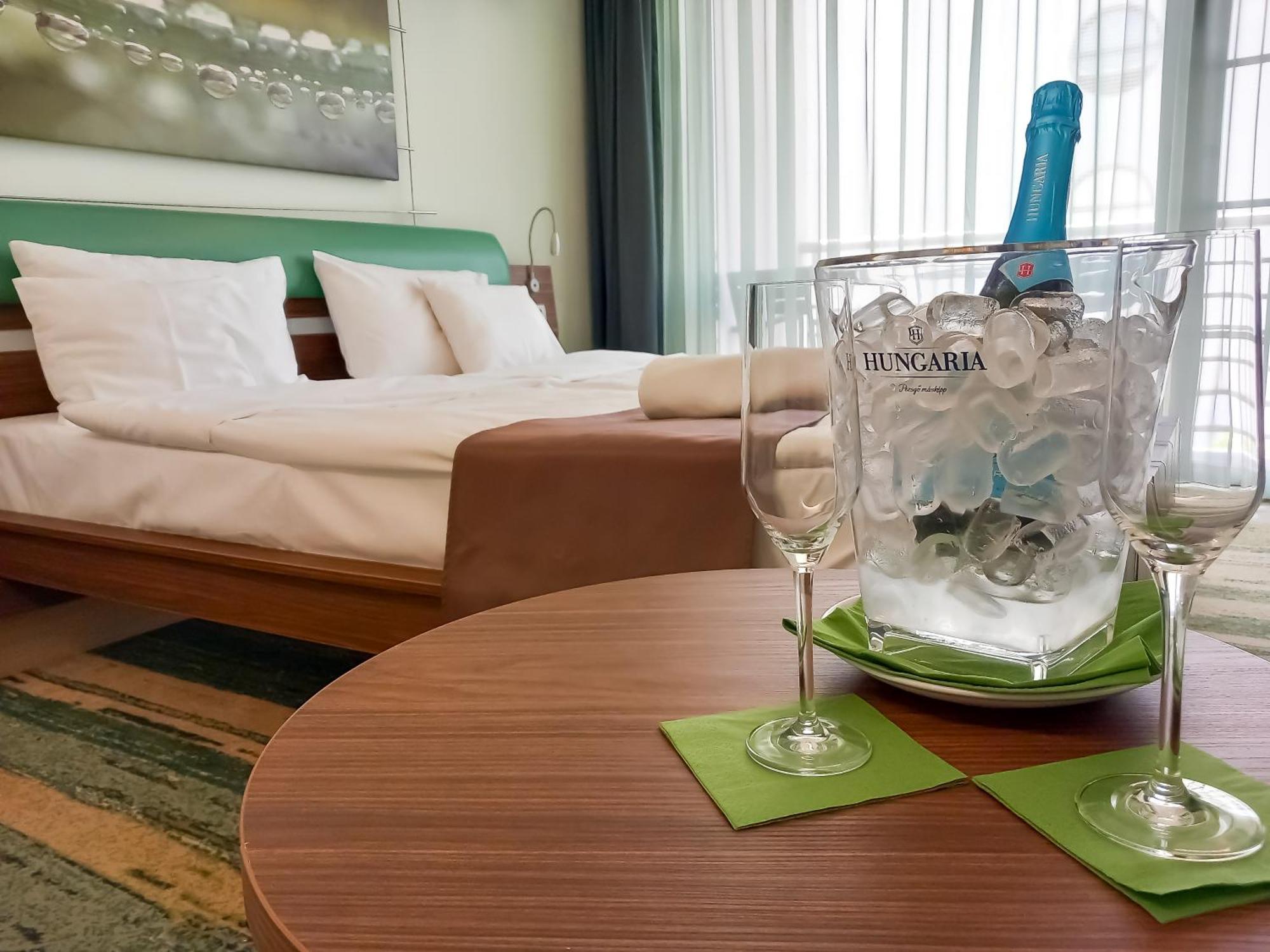 Vital Hotel Nautis การ์ดอนนี ภายนอก รูปภาพ